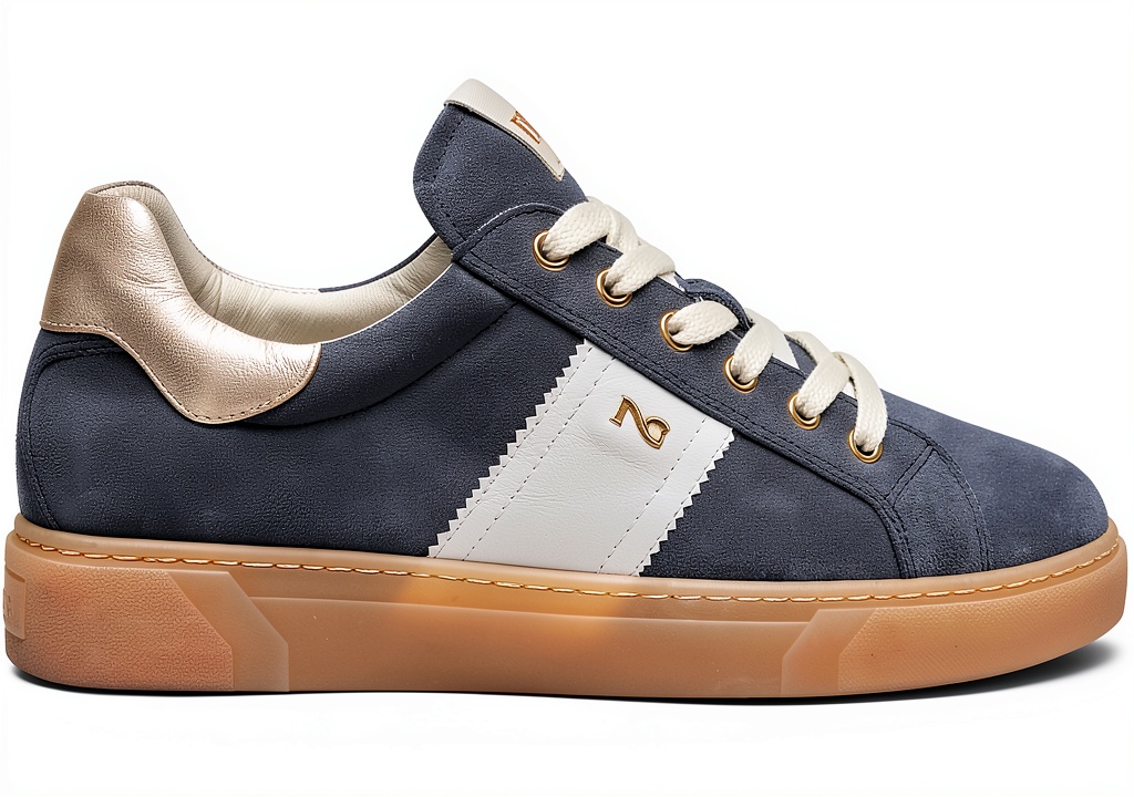 Nero Giardini Damen-Sneaker in Blau auf grauem Hintergrund