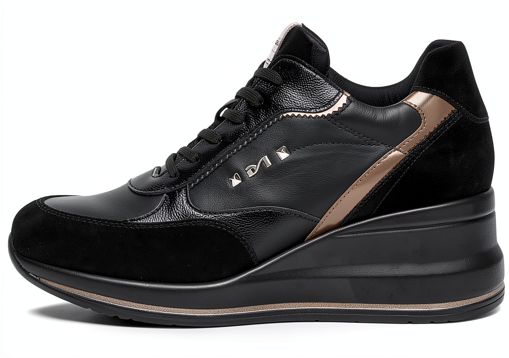 BAG Damen Sneaker in Schwarz und Beige auf verschiedenen Untergründen