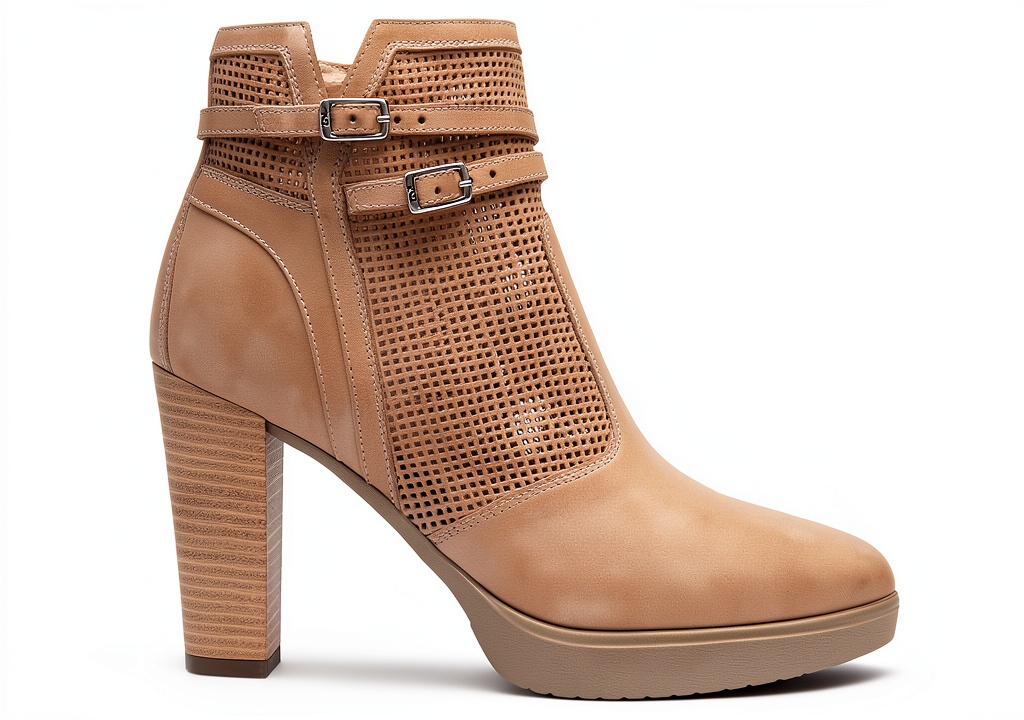 BAG Damen-Lederstiefel in Beige von der Seite