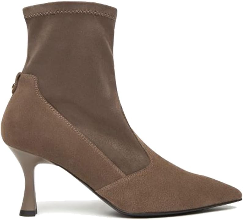 Nero Giardini Damen Stiefel Braun Wildleder Kitten Heel on a wooden desk