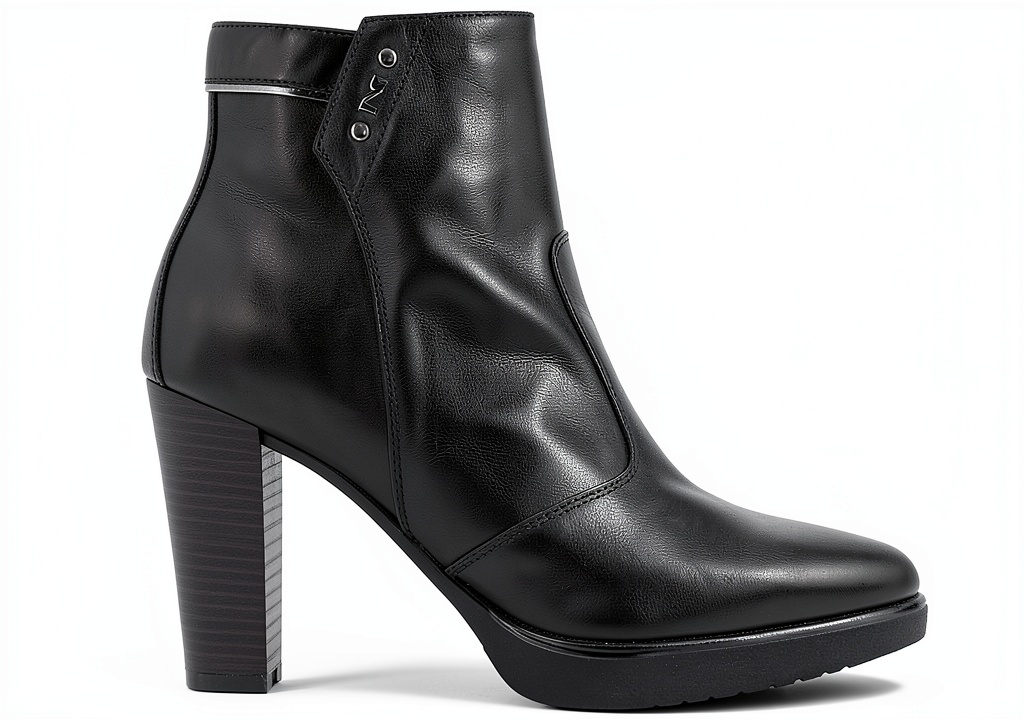 BAG Damen-Stiefel in Schwarz mit kegelförmigem Absatz und Reißverschluss, getragen im urbanen Setting