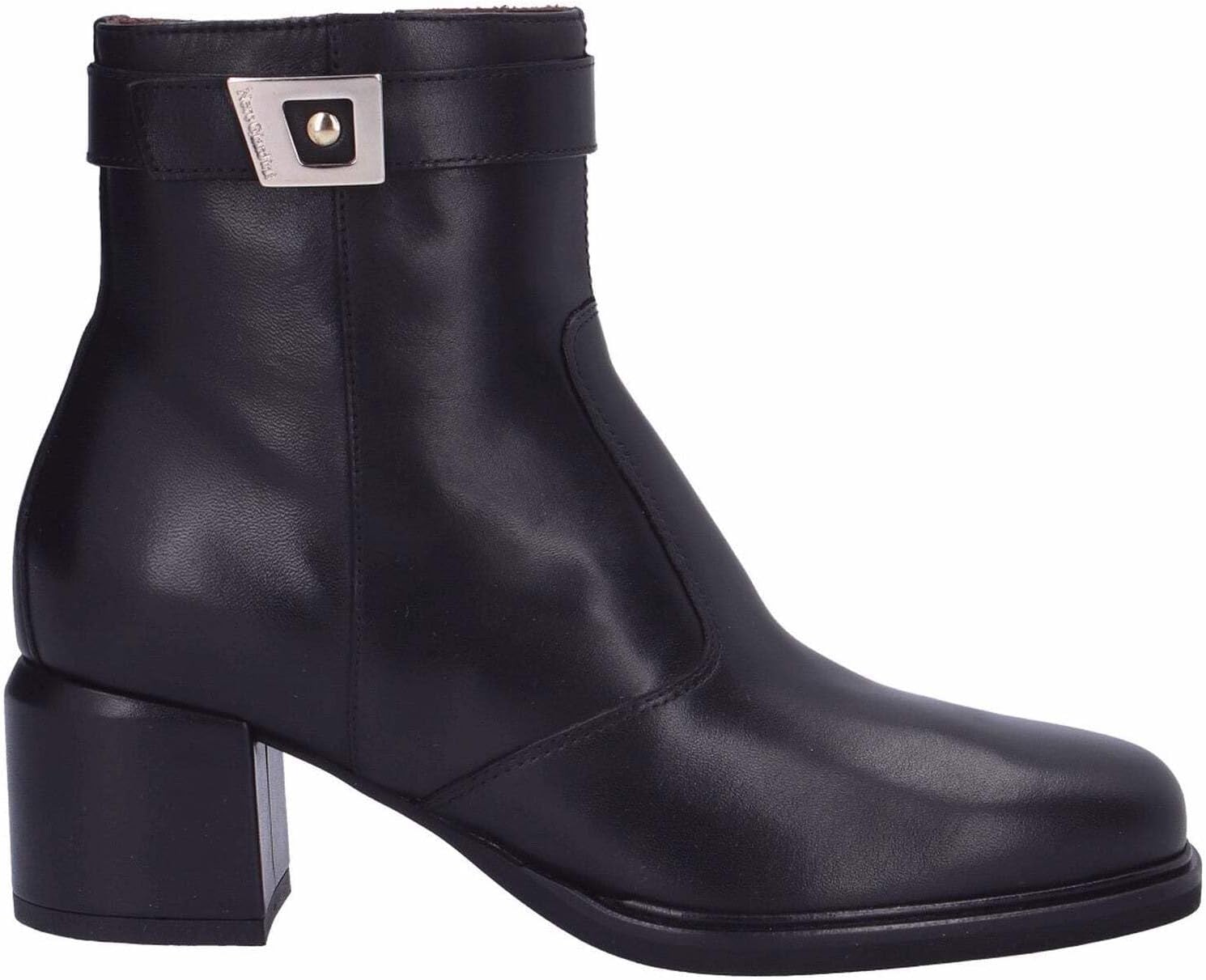 Nerogiardini Stiefelette in Schwarz auf einem Holzfußboden